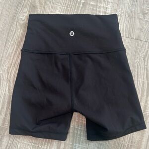 Lululemon Wonder Under bike shorts
